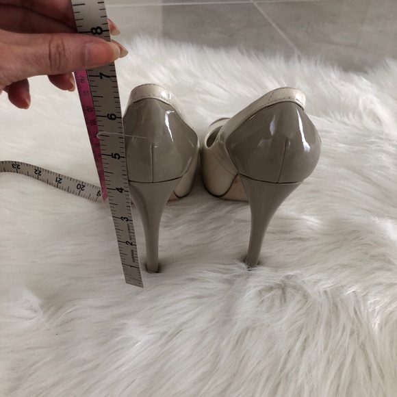 Gorgeous Aldo White & Grey Pumps, size 6 - Picture 7 of 8